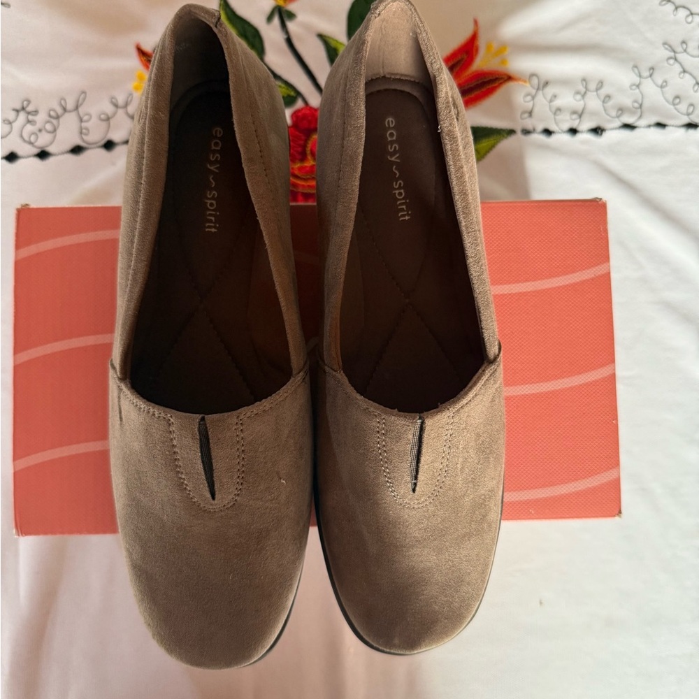 Easy Spirit Women's Brown Loafers